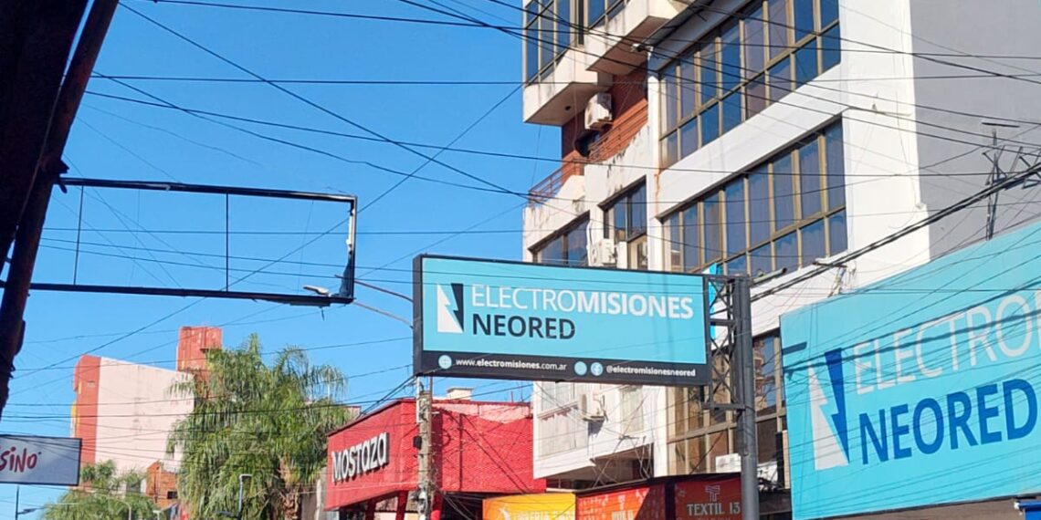 Cayó parte de la mampostería de un balcón en el microcetro de Posadas: Bomberos trabajan en el lugar