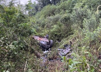 Familia brasileña despistó con su vehículo en cercanías del Parque Urugua-í y fue hospitalizada