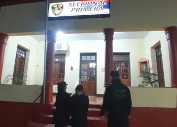 Una docente usó la tarjeta de una colega sin que lo notara: Cibercrimen la identificó por las compras y fue detenida