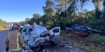 Dos hombres fueron hospitalizados tras un choque frontal en El Alcázar