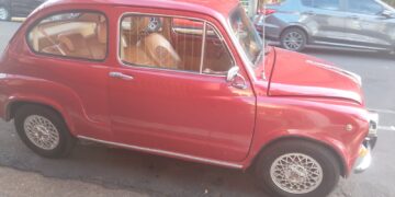 Con el “fito” no: forzaba un clásico Fiat 600 y una patrulla urbana lo arrestó de inmediato