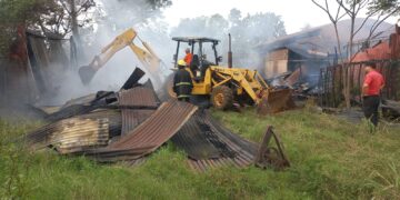 Incendio destruyó un galpón en Garupá