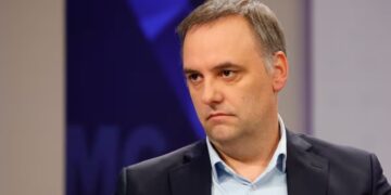 Adorni admitió que ocultó 500.000 dólares en sus declaraciones juradas: “Ahorramos en negro”