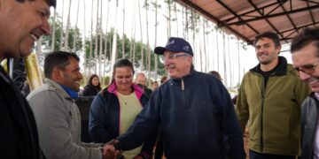Passalacqua entregó kits de riego y tecnología agrícola para diversificar la producción tabacalera en 19 municipios