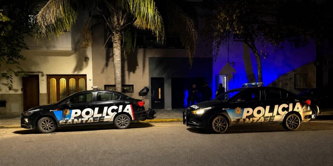 Una pareja de jubilados fue estafada con el “cuento del tío” en Santa Fe: le robaron casi un millón de dólares