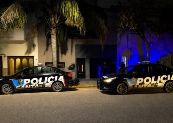 Una pareja de jubilados fue estafada con el “cuento del tío” en Santa Fe: le robaron casi un millón de dólares
