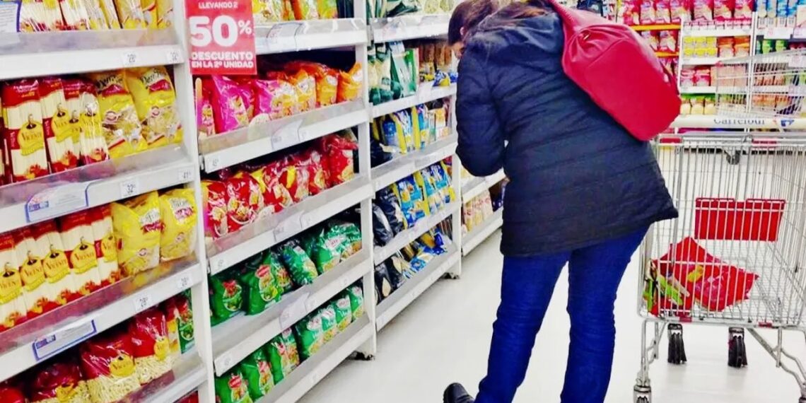 La inflación de mayo se desaceleró al 2,1% y acumuló un alza de 33,2% en los últimos 12 meses