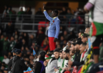 Lumumba Vea, el fanático del Congo que se volvió viral por permanecer inmóvil durante los partidos