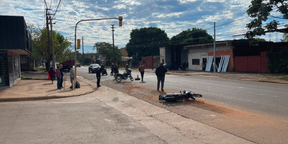 Dos motociclistas resultaron lesionados tras un choque en Posadas