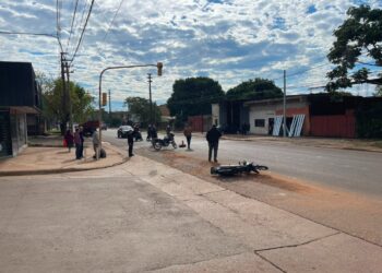 Dos motociclistas resultaron lesionados tras un choque en Posadas