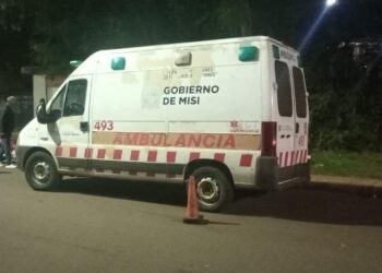 Despistó mientras realizaba un viaje de Uber moto y abandonó a su pasajera herida en Posadas