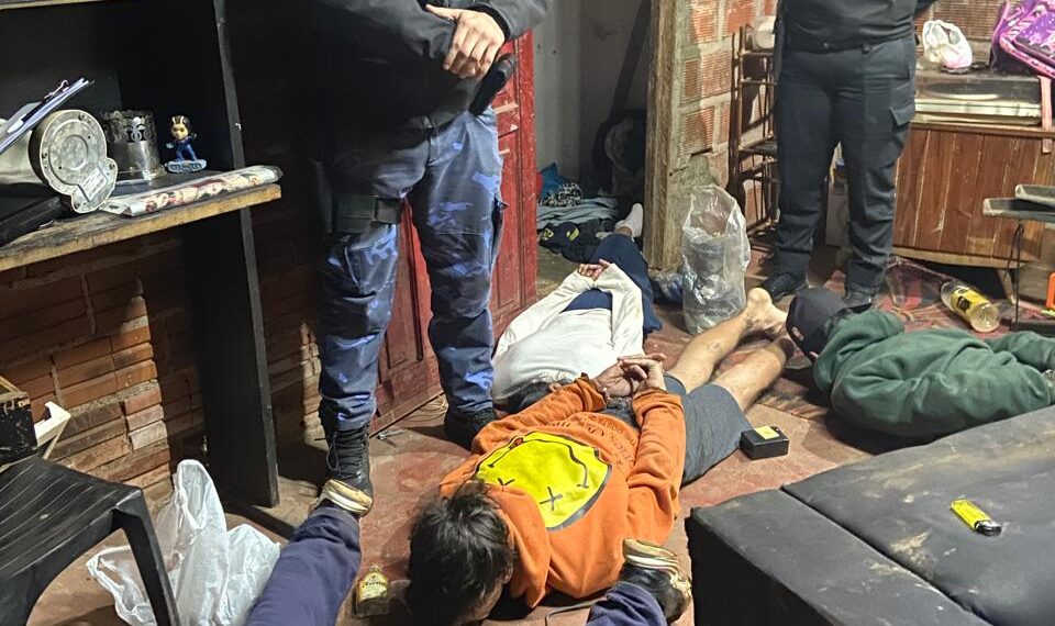 Allanan y capturan a doce integrantes de una banda investigada por robos y estafas en Posadas