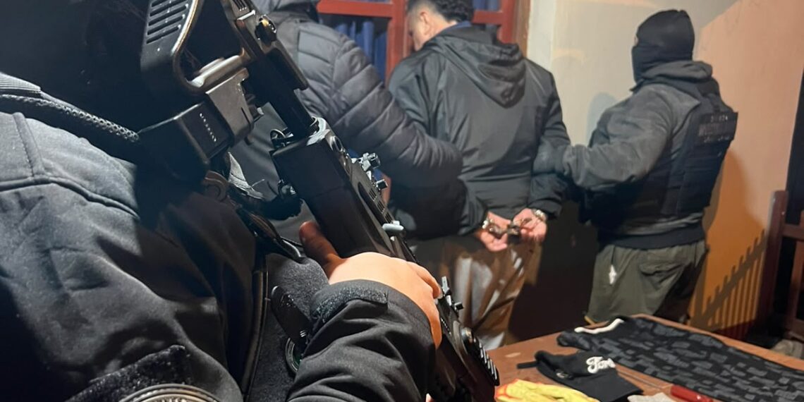 En pocas horas la Policía capturó a dos integrantes de una banda y recuperó 14 millones robados en Cerro Azul
