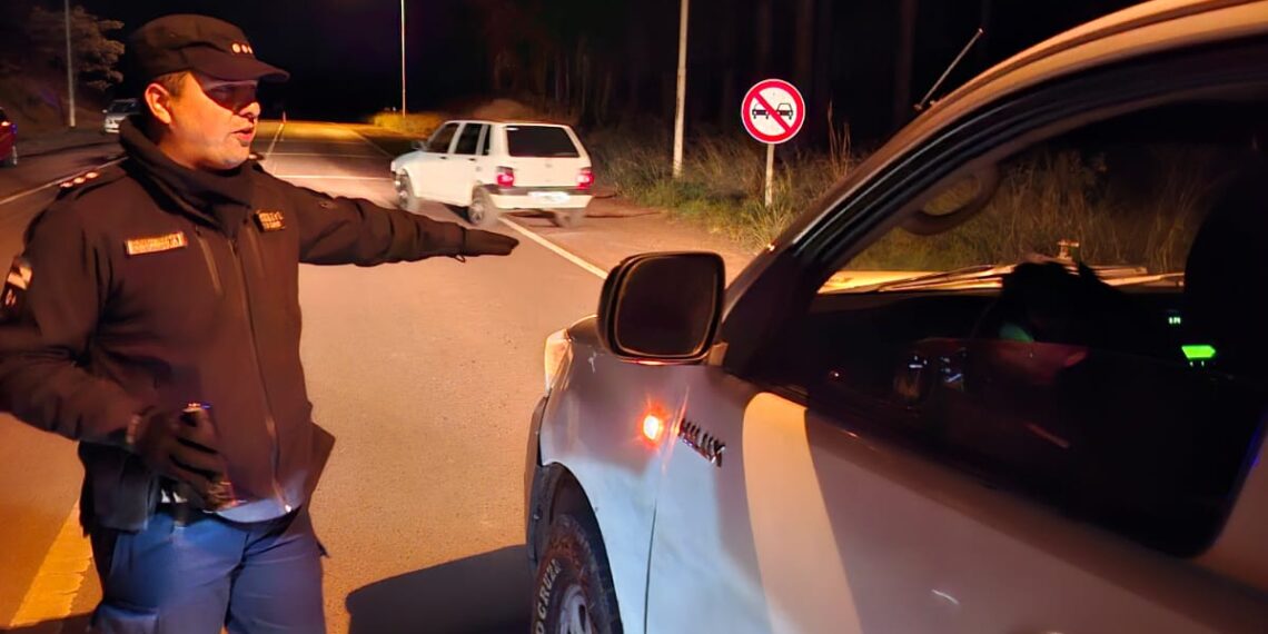 La Policía despliega grupos especiales tras un enfrentamiento con delincuentes que habrían privado de la libertad a un hombre en Bernardo de Irigoyen