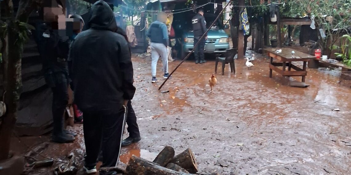 La Policía de Misiones desplegó un amplio operativo de asistencia, prevención y contención por las inclemencias climáticas