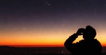 El “beso cósmico” de dos planetas se podrá ver en el cielo nocturno de este lunes