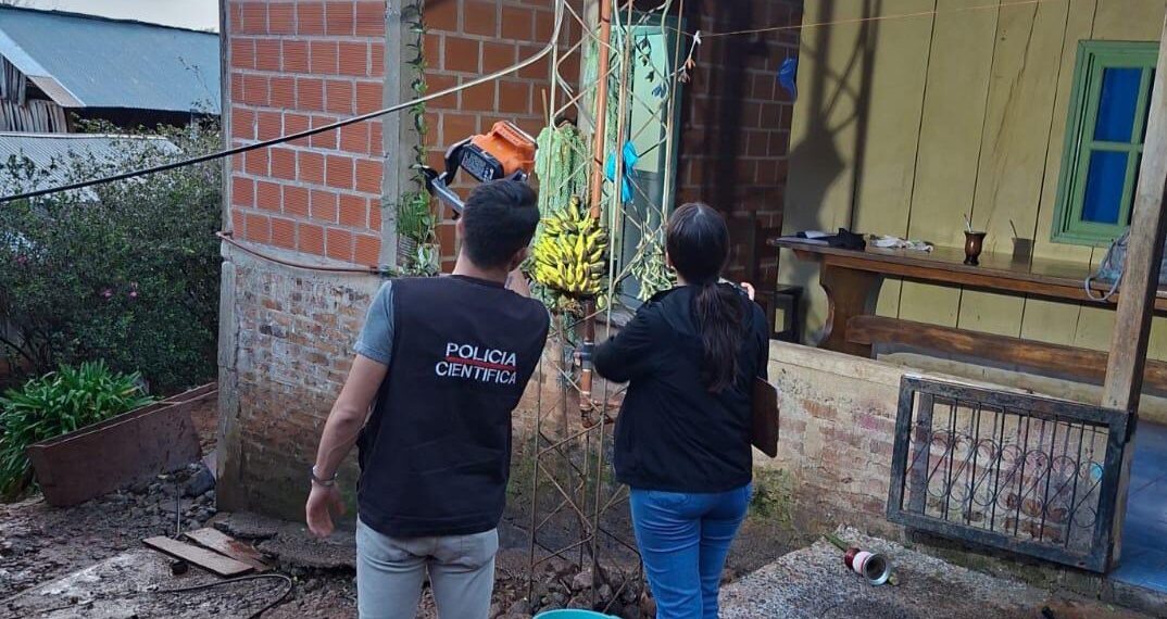 San Vicente: un adolescente murió electrocutado al subir a la torre de agua de su casa