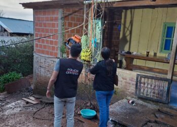 San Vicente: un adolescente murió electrocutado al subir a la torre de agua de su casa