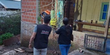 San Vicente: un adolescente murió electrocutado al subir a la torre de agua de su casa