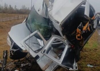 Candelaria: un muerto y dos heridos tras brutal despiste y choque contra un poste de alumbrado público