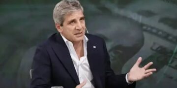 Luis Caputo presentó el proyecto de Inocencia Fiscal II: “Tener los dólares bajo el colchón es un muy mal negocio”