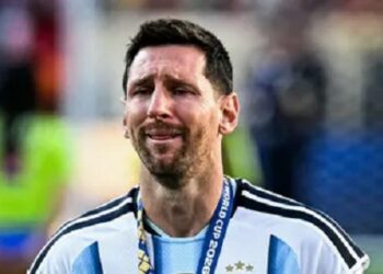 El desgarrador llanto de Lionel Messi durante la premiación: la postal más triste