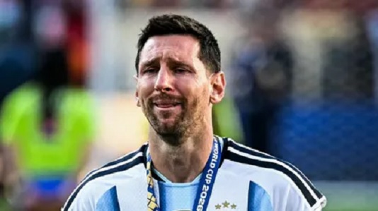 El desgarrador llanto de Lionel Messi durante la premiación: la postal más triste
