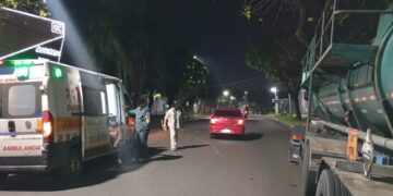 Dos hombres fueron hospitalizados luego de colisionar con un camión estacionado en Posadas