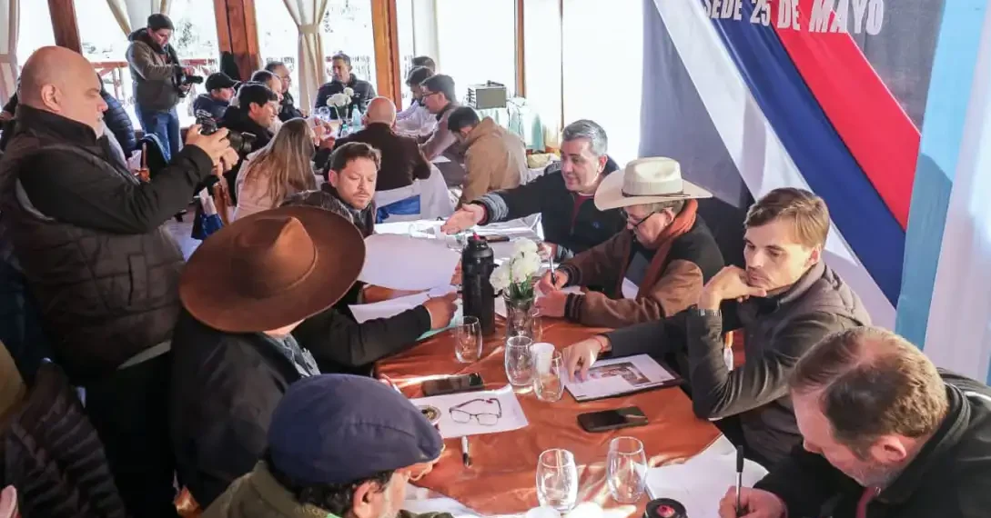 El nuevo gabinete provincial se reúne con intendentes en San Ignacio este jueves