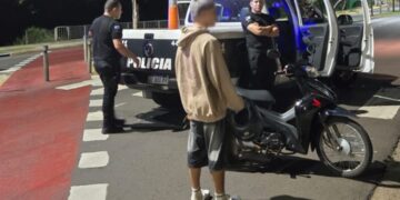 Realizaba maniobras temerarias con una moto en la Costanera y terminó detenido