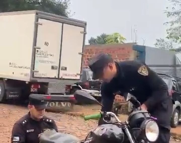 Subía videos haciendo maniobras peligrosas en Facebook y terminó con la moto secuestrada