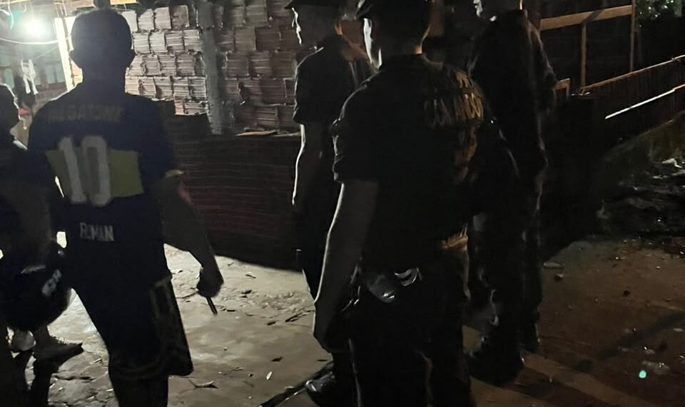 Se refugió bajo llave en su propia casa para protegerse de su hijo: la Policía lo rescató y detuvo al agresor