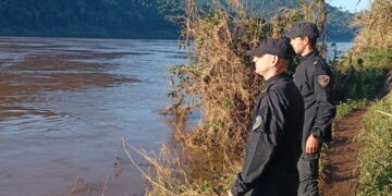 Continúa la búsqueda del joven que cayó al río Uruguay en El Soberbio