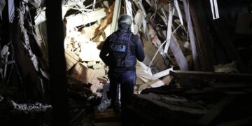 A una semana de los terremotos en Venezuela, rescatan con vida a un hombre atrapado entre los escombros