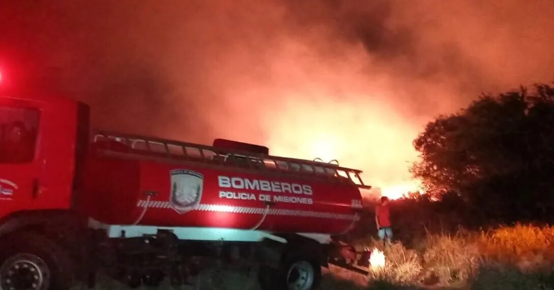 Posadas: voraz incendio arrasó diez hectáreas de malezas en El Porvenir 2