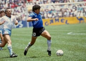 Subastaron la pelota con la que Maradona hizo historia ante Inglaterra en 1986: cuánto pagaron