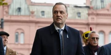La fiscalía solicitó a Manuel Adorni que justifique sus bienes en el lapso de 15 días