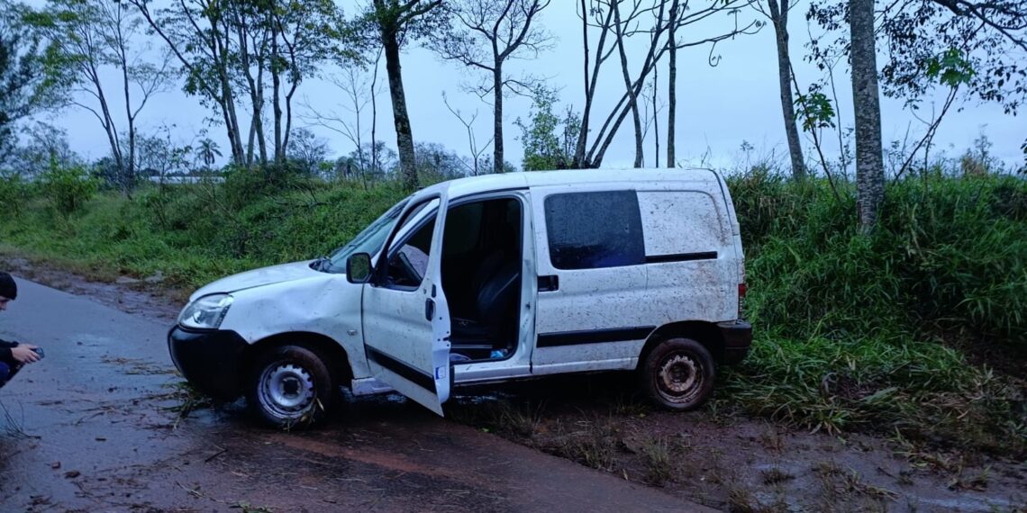 Un adolescente de 16 años conducía sin licencia, despistó y terminó hospitalizado en Oberá