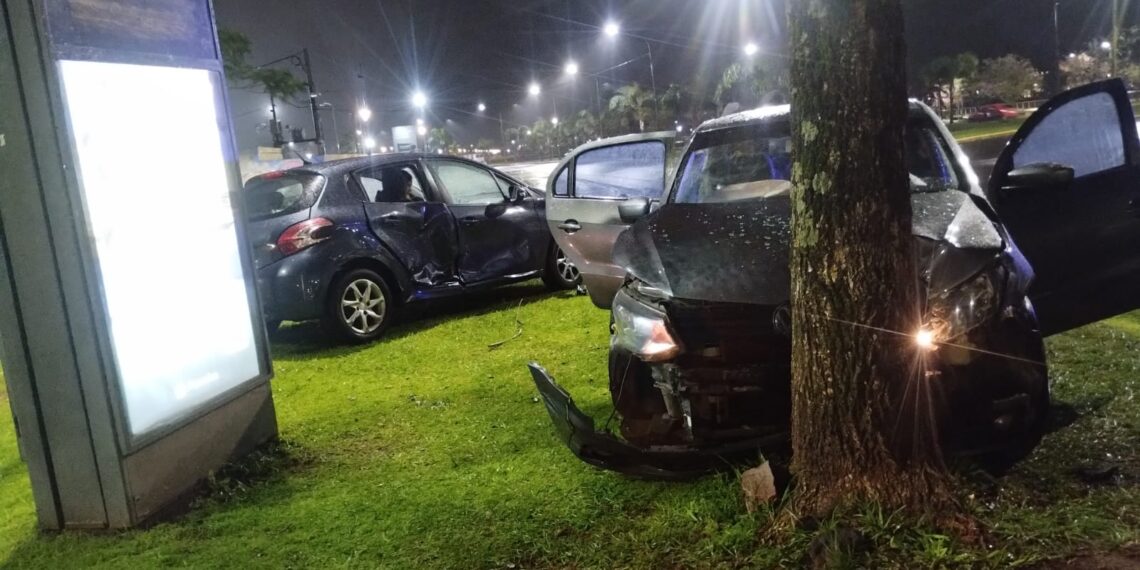 Choque entre dos autos en la Costanera dejó tres personas hospitalizadas