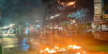 Bomberos controlaron un principio de incendio en el ingreso al Parque de las Fiestas en Posadas