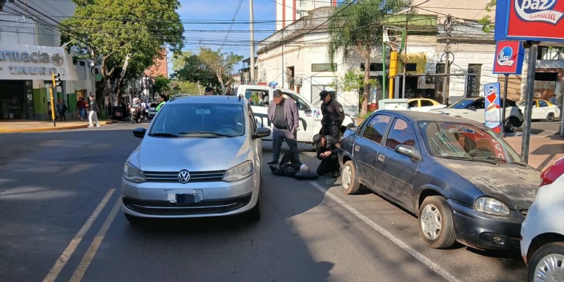 Una mujer fue embestida por un automóvil y terminó lesionada en Posadas