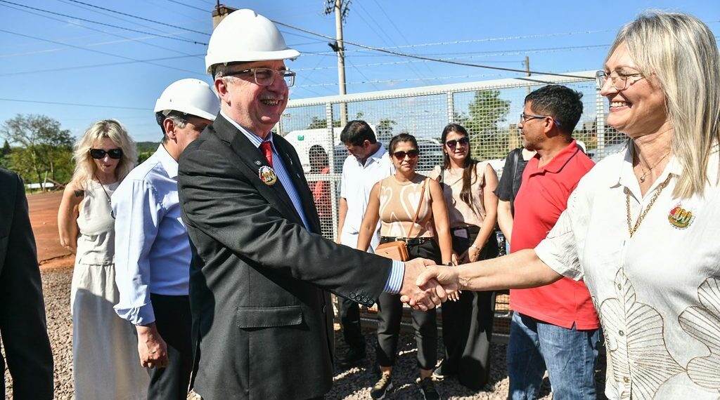 Passalacqua inauguró una subestación que duplica la potencia eléctrica de Puerto Esperanza