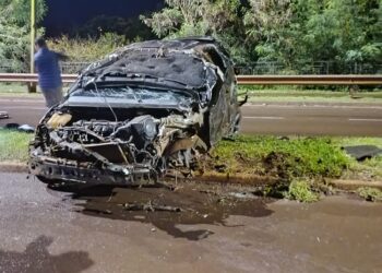 Oberá: dos hombres salieron despedidos de un auto tras chocar contra un guardarraíl