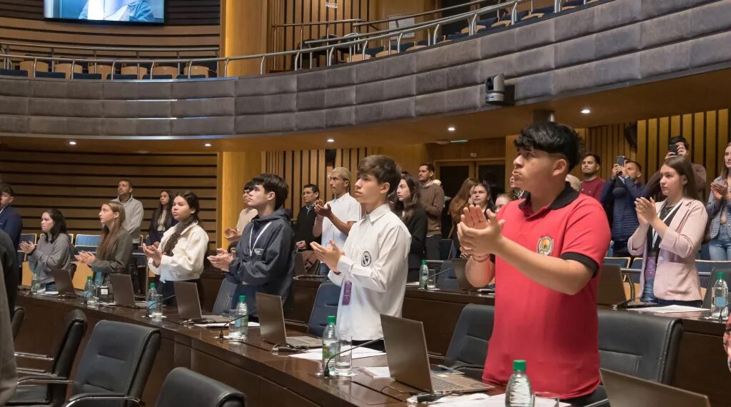 El Parlamento Estudiantil aprobó 40 iniciativas para el desarrollo del empleo joven, salud e innovación