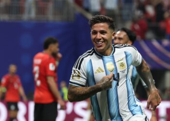 Enzo Fernández deja Chelsea para ir al City y se convierte en el pase más caro de la Premier