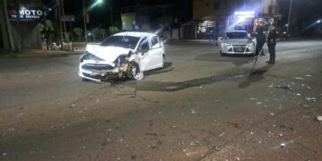 Fuerte choque entre dos autos dejó a tres adolescentes con lesiones graves en Posadas