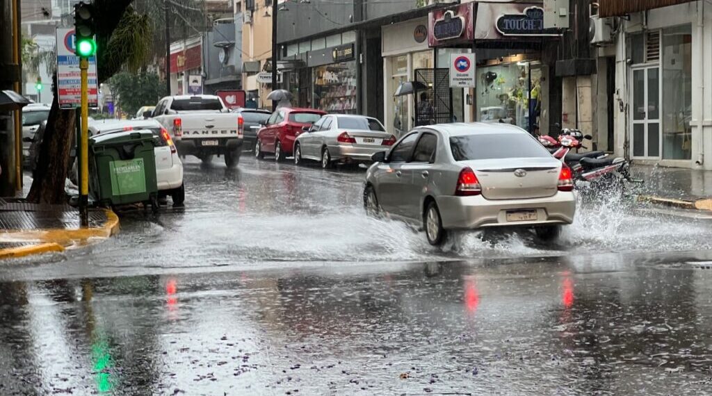 Pronostican días de lluviosos y descenso de la temperatura en toda la provincia