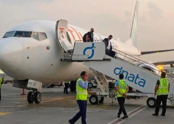 Un avión con destino a Israel aterrizó de emergencia en Arabia Saudita: investigan un posible atentado terrorista