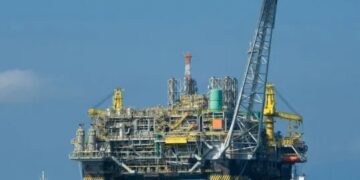 El Gobierno denunciará penalmente a cinco empresas petroleras que operan en Malvinas
