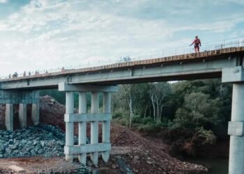 Avanzan obras de la etapa final del puente Pindaytí